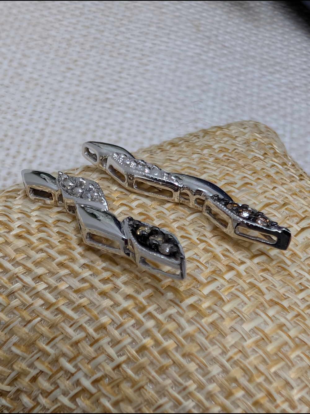 10K Solid White Gold Champagne & White Diamond Twist Drop Earrings 0.20 CTW - Picture 12 of 16